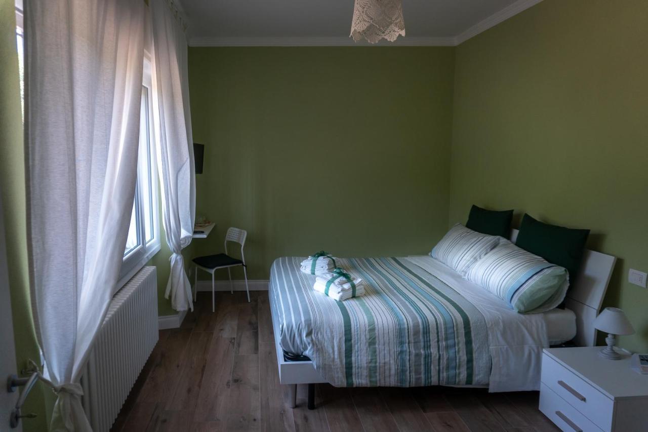 La Rosa Tra I Laghi B&B Meina Zewnętrze zdjęcie